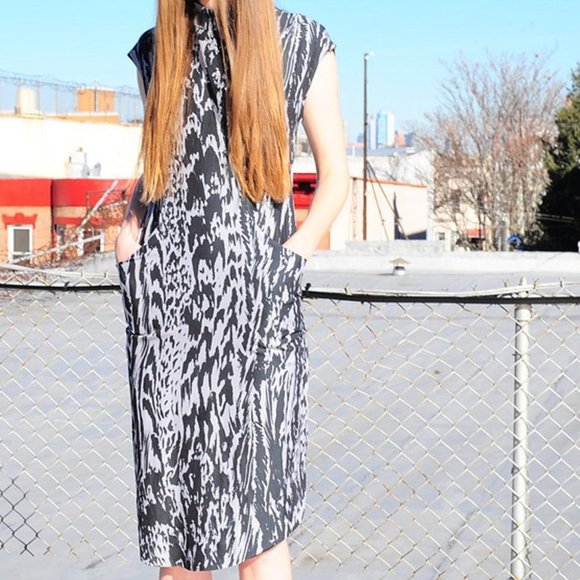 NWT COREY Grey Printed Silk Blend Slim Hi-Lo Dress Size 2 Made in USA MSRP $288 - Picture 1 of 14